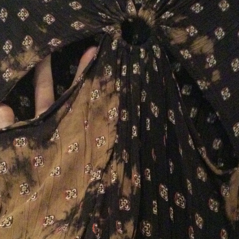 Boho Maxi Dress With V Neck And Cutouts - Picture 5 of 8